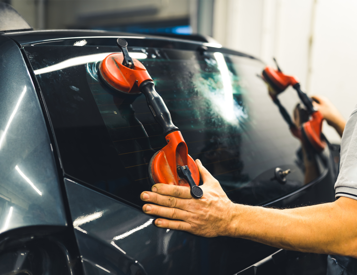 Atelier de remplacement pare-brise Sedan