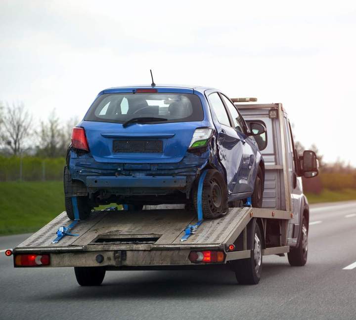 Remorquage automobile à Sedan